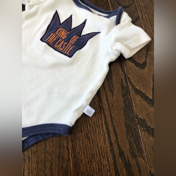 Rosie Pope x4 Bundle: Boys 3-6M “King of the Castle” Short-Sleeve Onesie Set - Picture 7 of 9